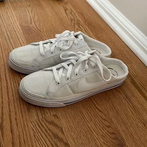 Size 10 Nike sneaker